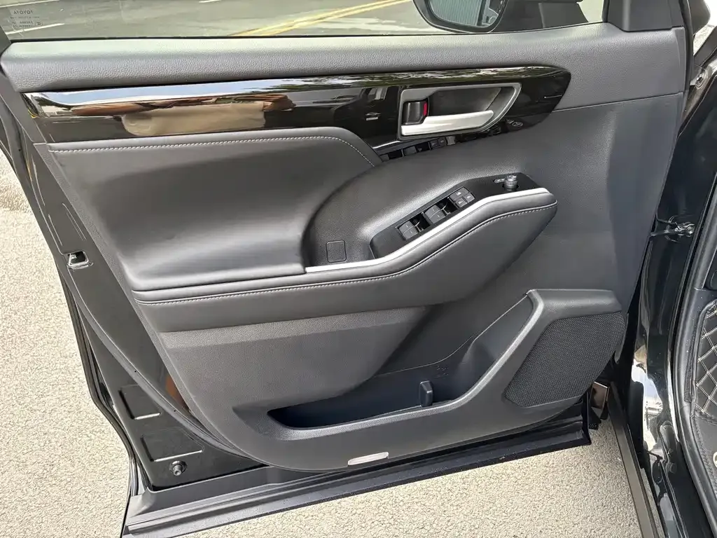 Toyota Highlander 2023 из CN, фото 8