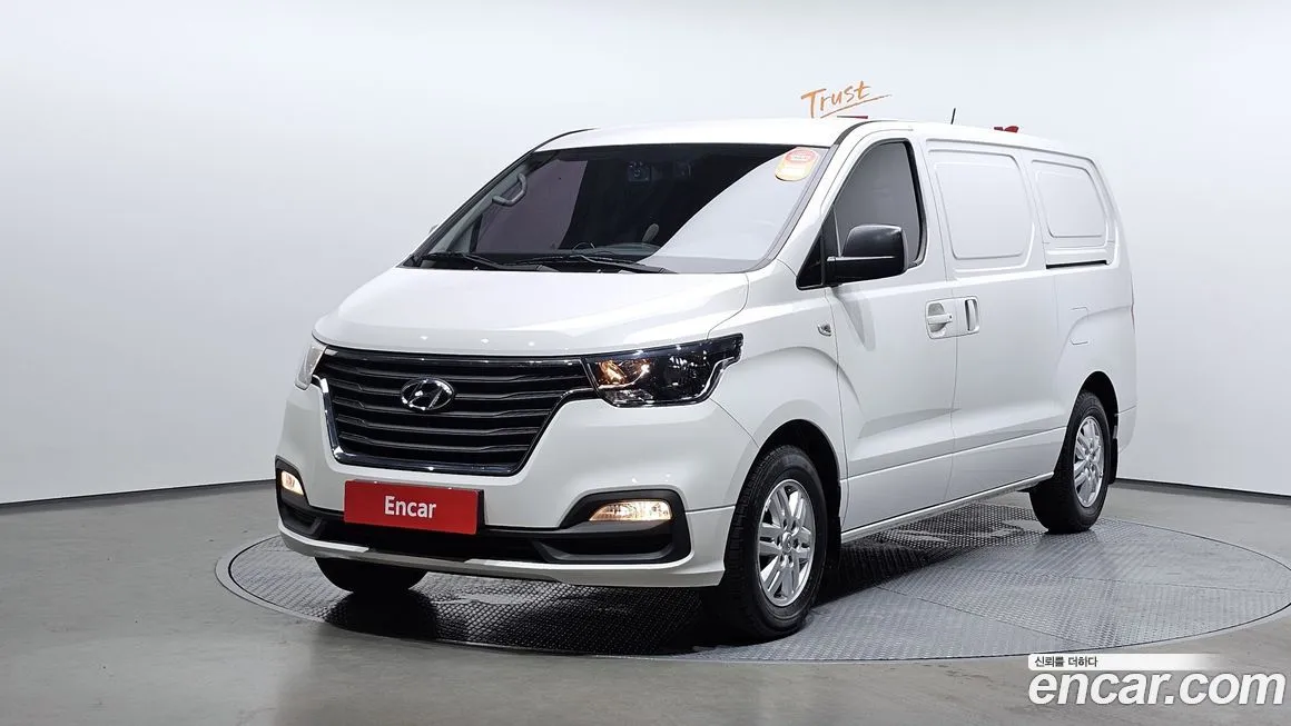 Hyundai Starex — фото 1