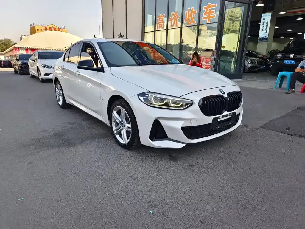BMW 1 Series 2022 из CN, фото 1
