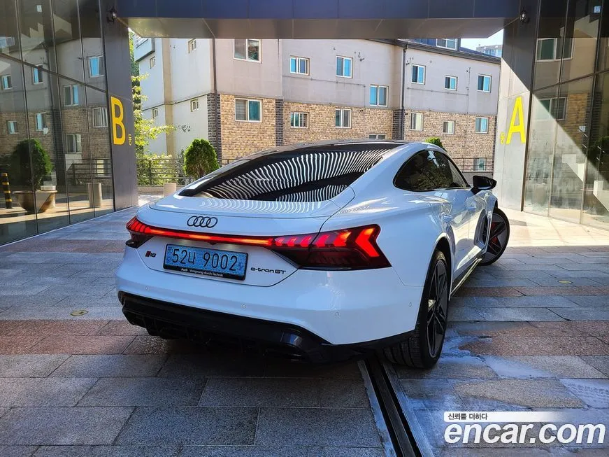 Audi RS e-tron GT 2023 из KR, фото 3
