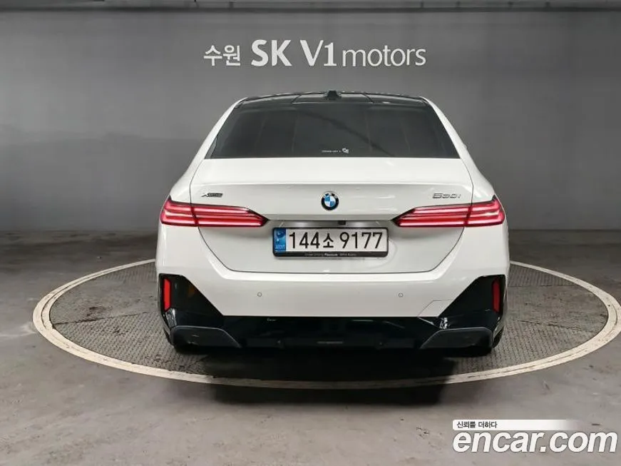 BMW 5-Series 2024 из KR, фото 2