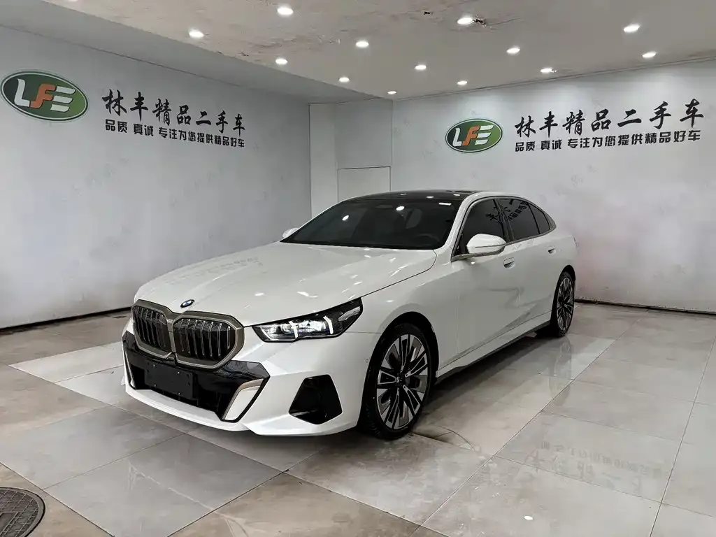 BMW 5 Series 2024 из CN, фото 1