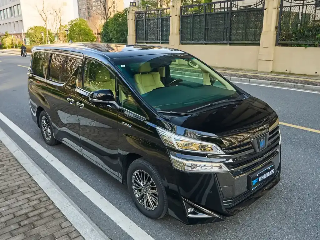 Toyota Vellfire — фото 10