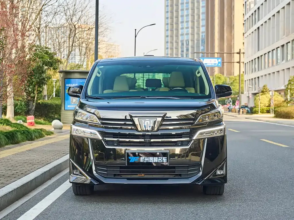 Toyota Vellfire — фото 2