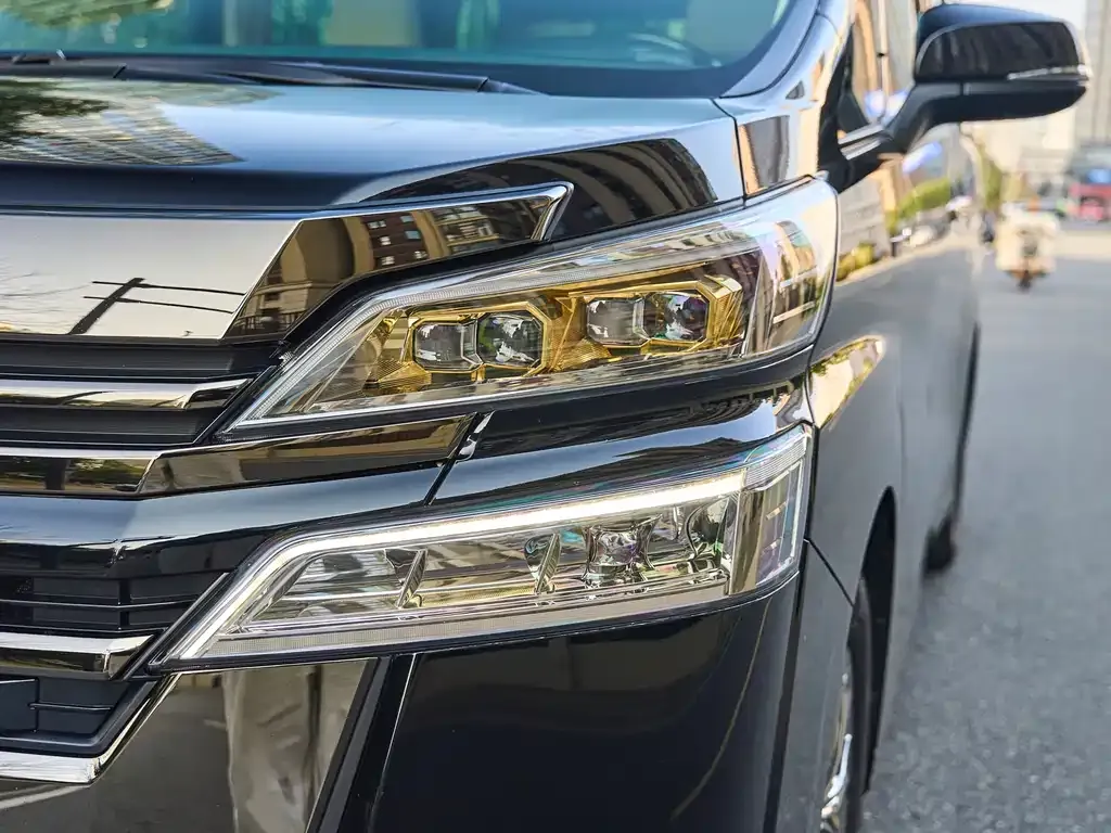 Toyota Vellfire — фото 6