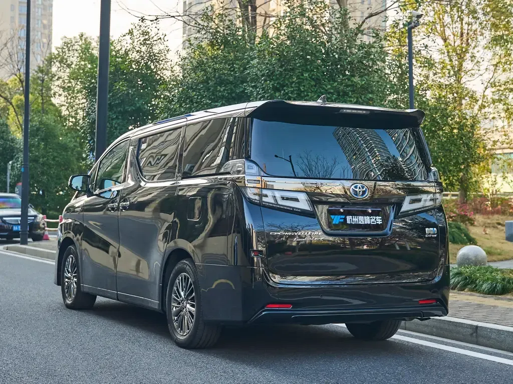 Toyota Vellfire — фото 7