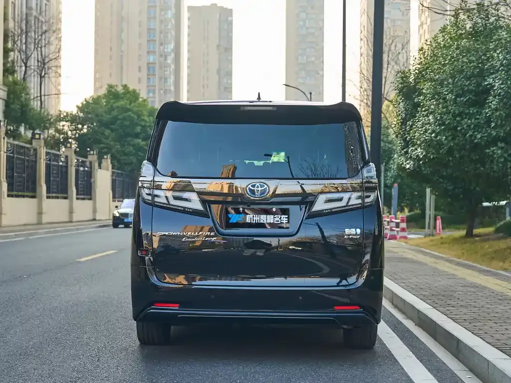 Toyota Vellfire — фото 8