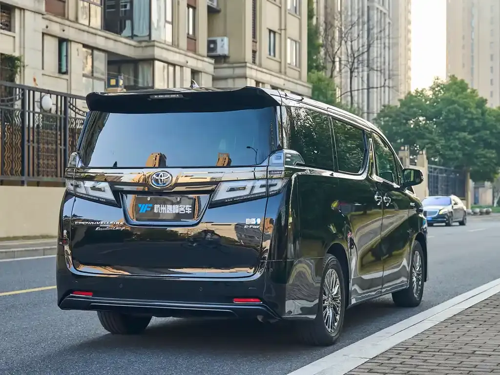 Toyota Vellfire — фото 9