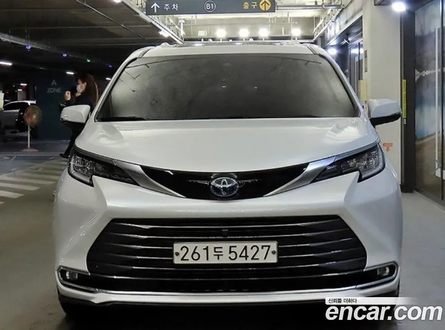 Toyota Sienna 2023 из KR, фото 2