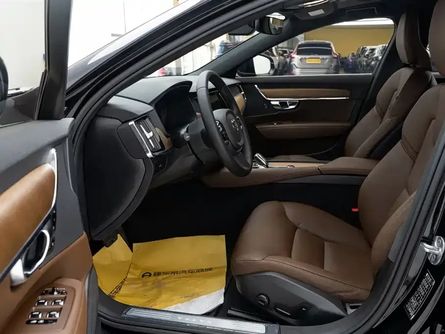 Volvo S90 2024 из CN, фото 5