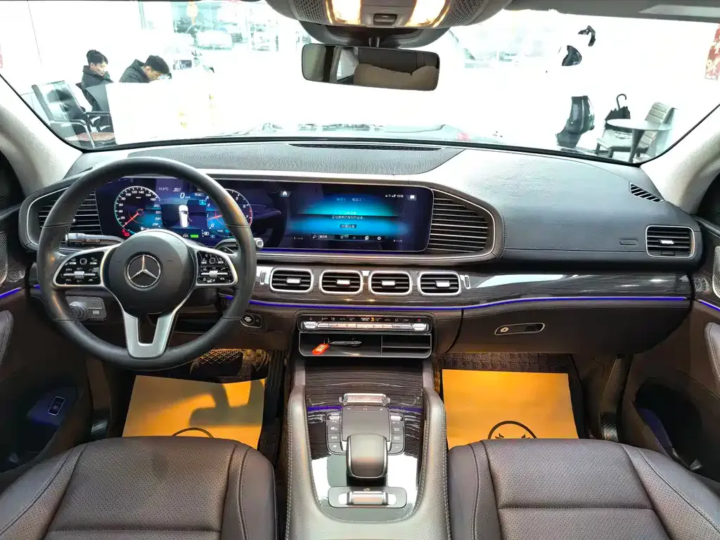 Mercedes-Benz GLS — фото 6