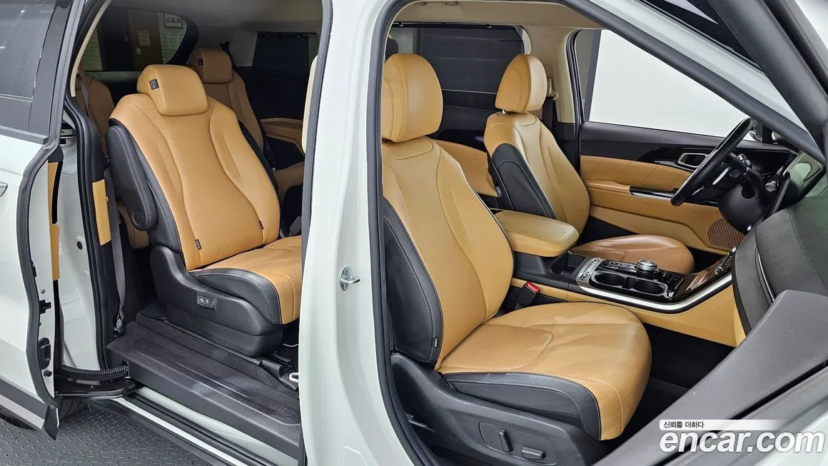 Kia Carnival — фото 10