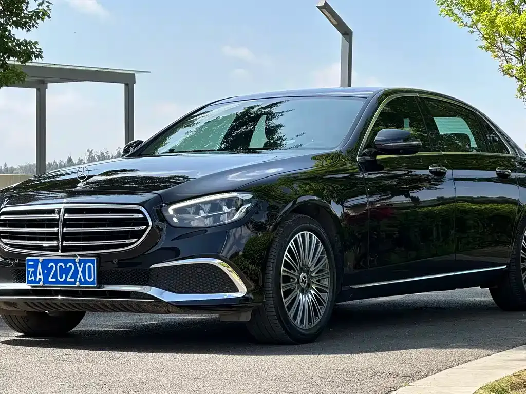 Mercedes-Benz E-Class — фото 1