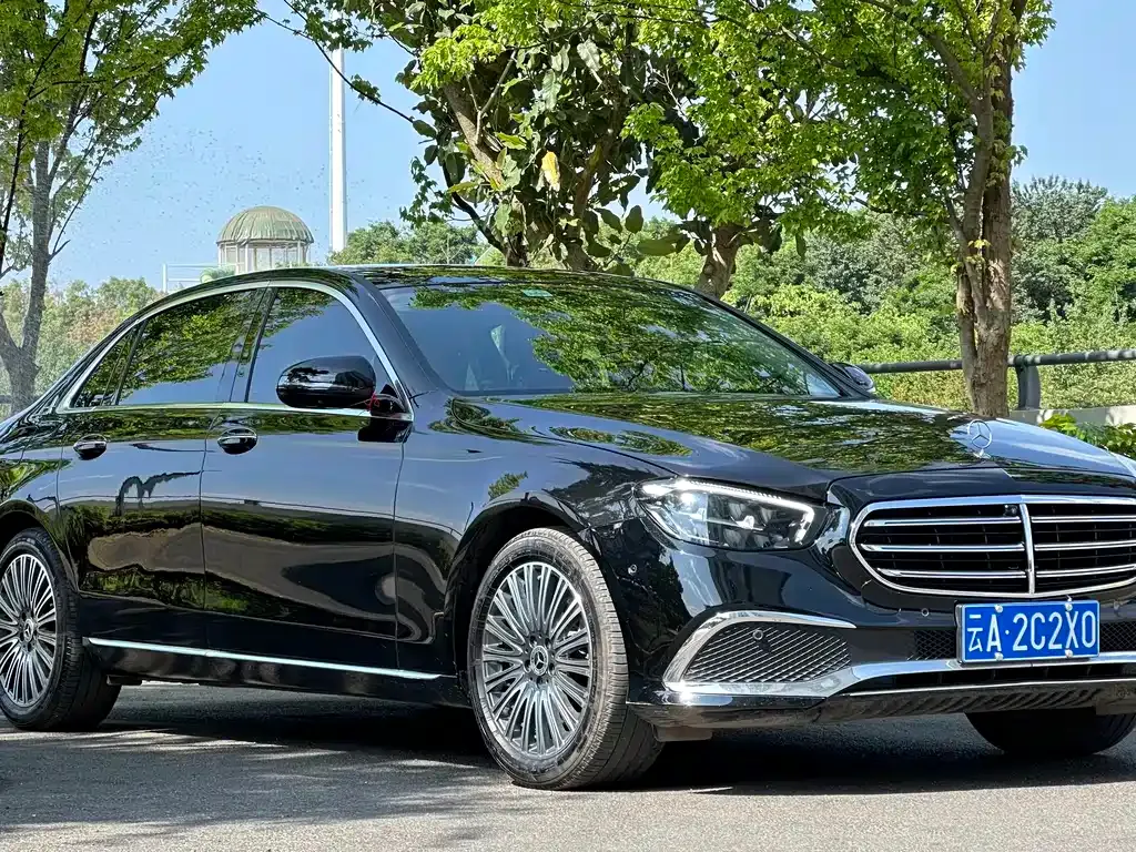Mercedes-Benz E-Class — фото 2