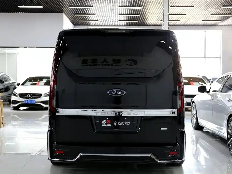 Ford Tourneo — фото 8