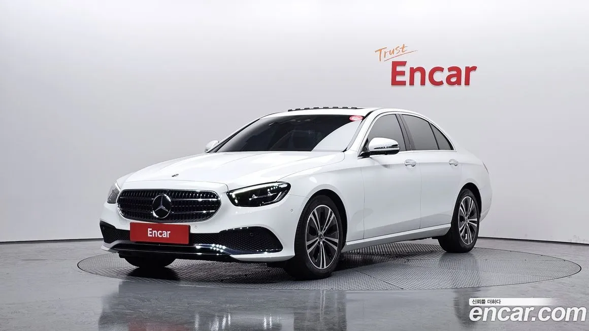 Mercedes-Benz E-Class — фото 1