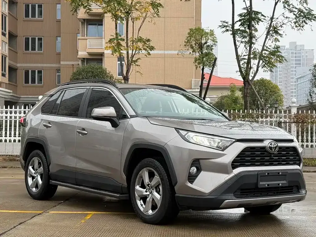 Toyota RAV4 2022 из CN, фото 2