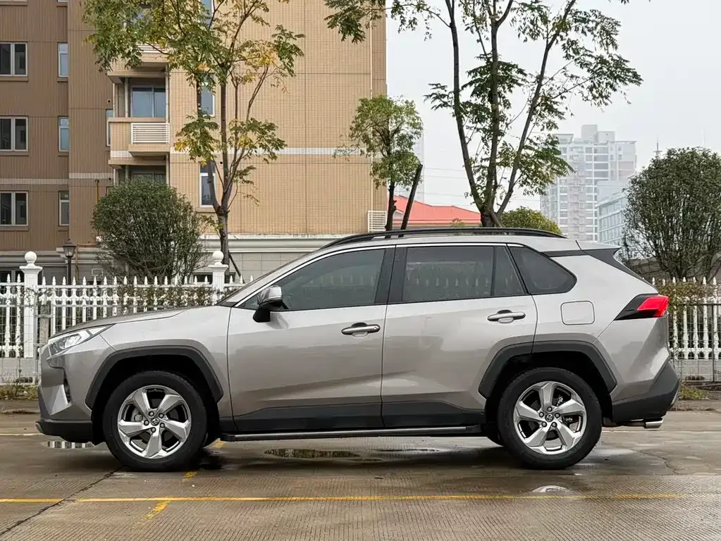 Toyota RAV4 2022 из CN, фото 3