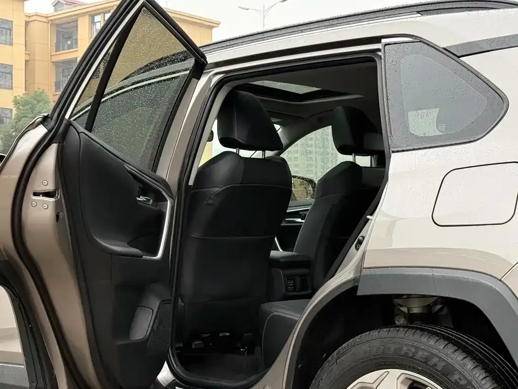 Toyota RAV4 2022 из CN, фото 4