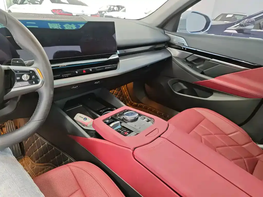 BMW 5 Series 2024 из CN, фото 9