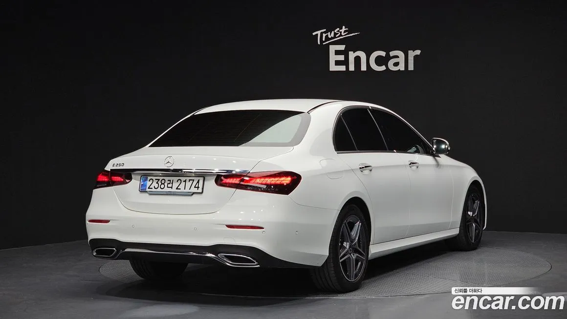 Mercedes-Benz E-Class — фото 2