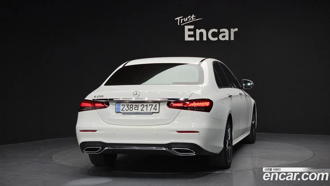 Mercedes-Benz E-Class — фото 4