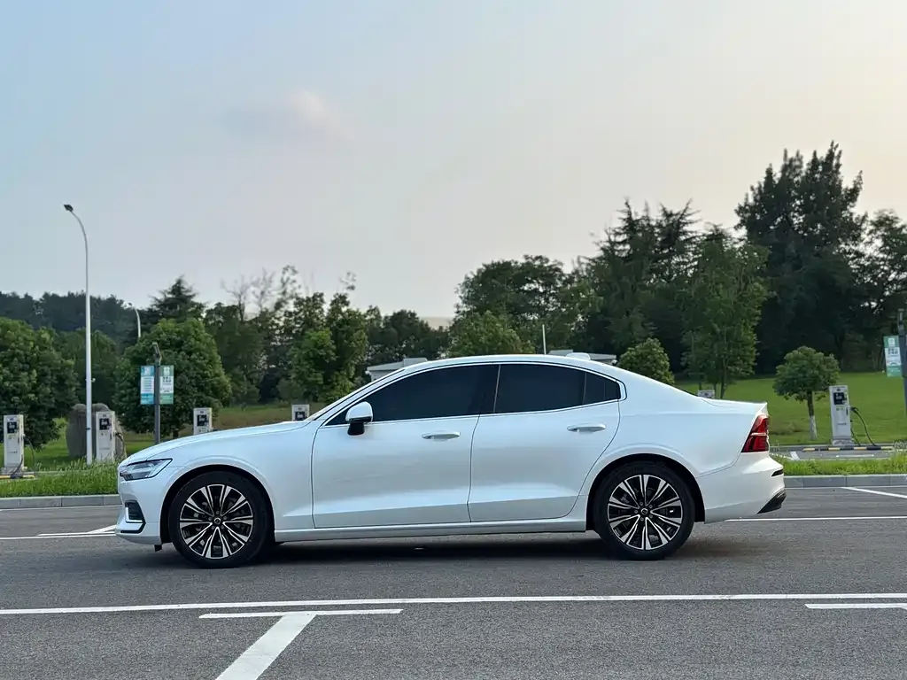 Volvo S60 — фото 4