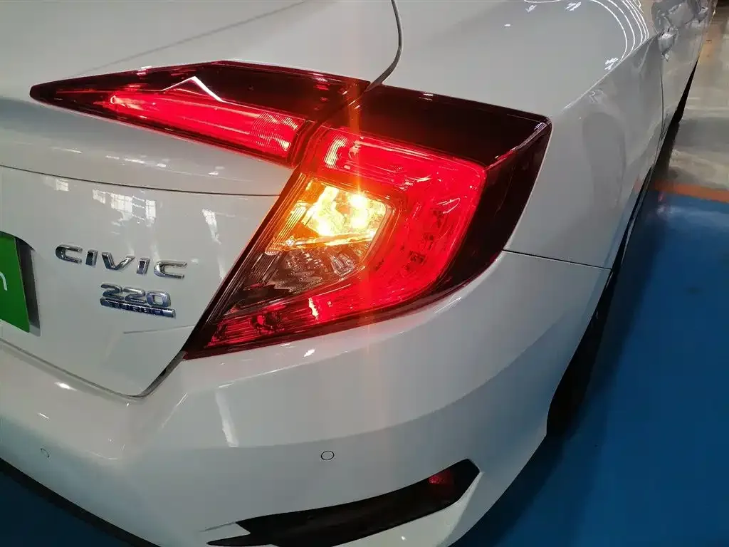 Honda Civic — фото 8