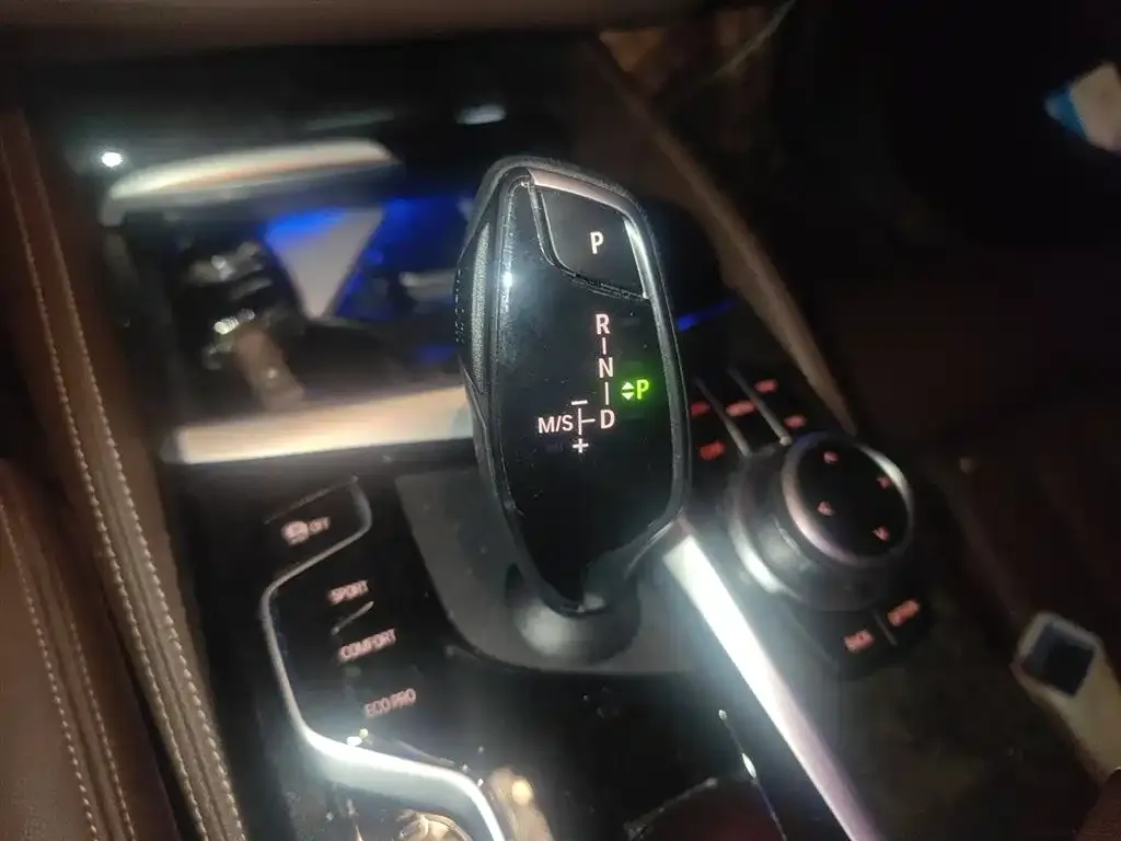BMW 5 Series 2022 из CN, фото 7