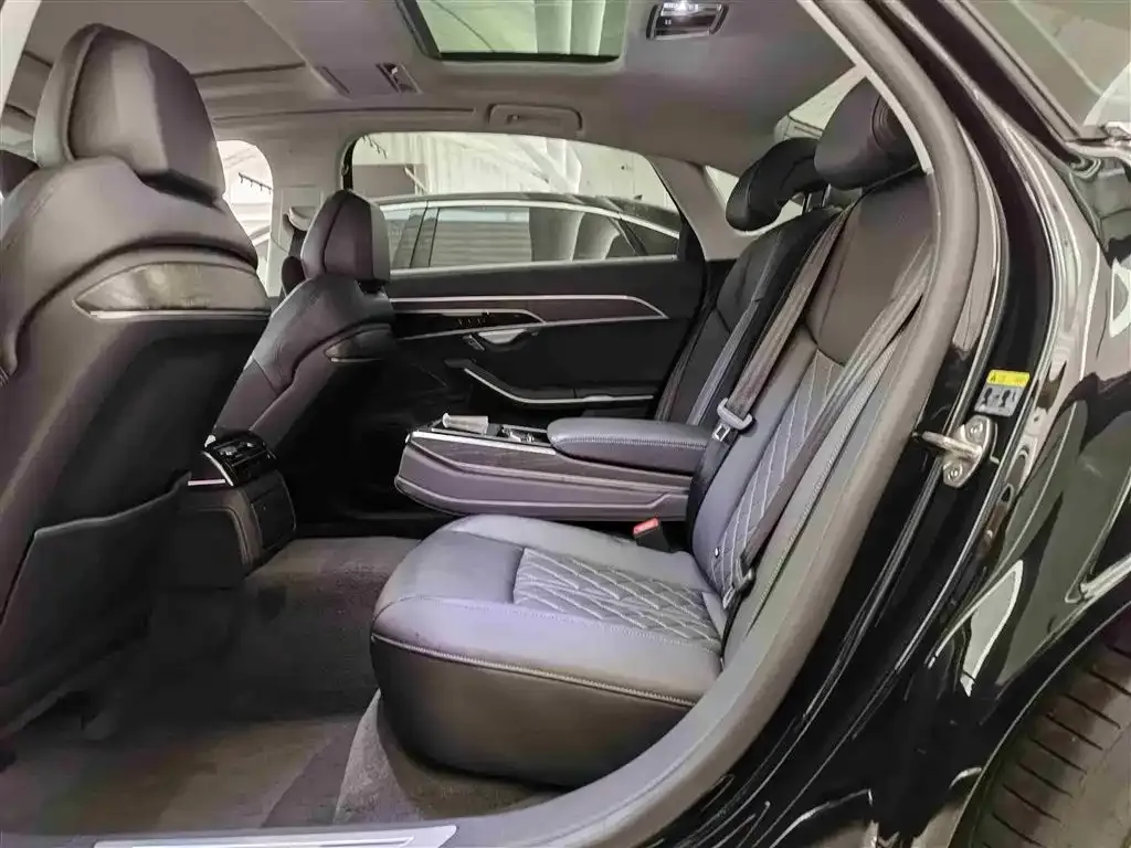 Audi A8 2023 из CN, фото 10