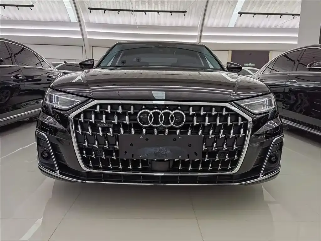 Audi A8 2023 из CN, фото 2