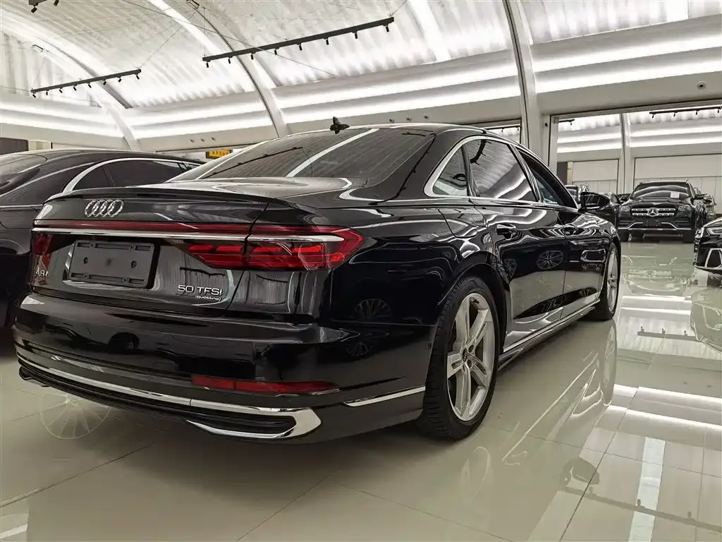 Audi A8 2023 из CN, фото 3
