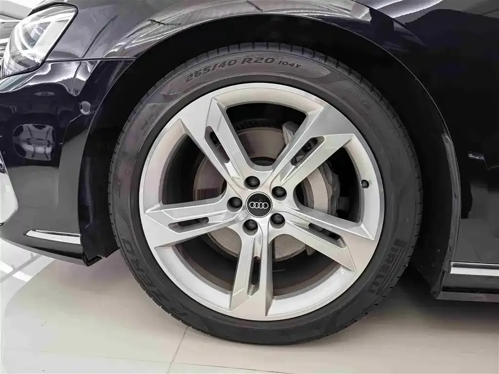 Audi A8 2023 из CN, фото 6
