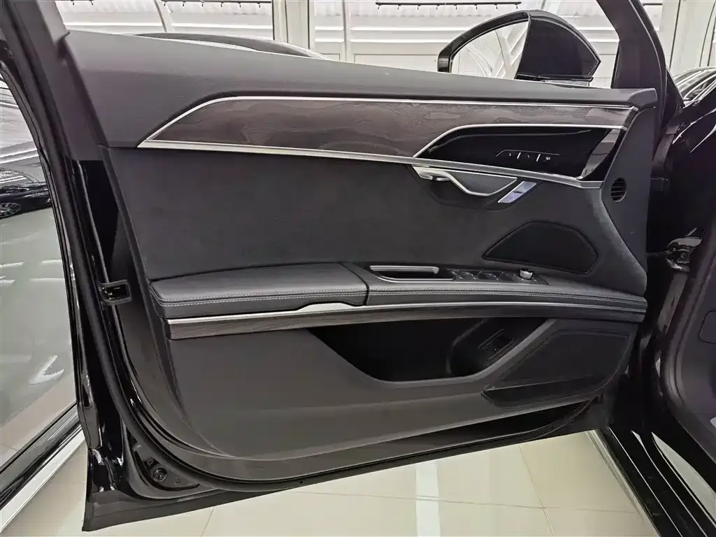 Audi A8 2023 из CN, фото 7