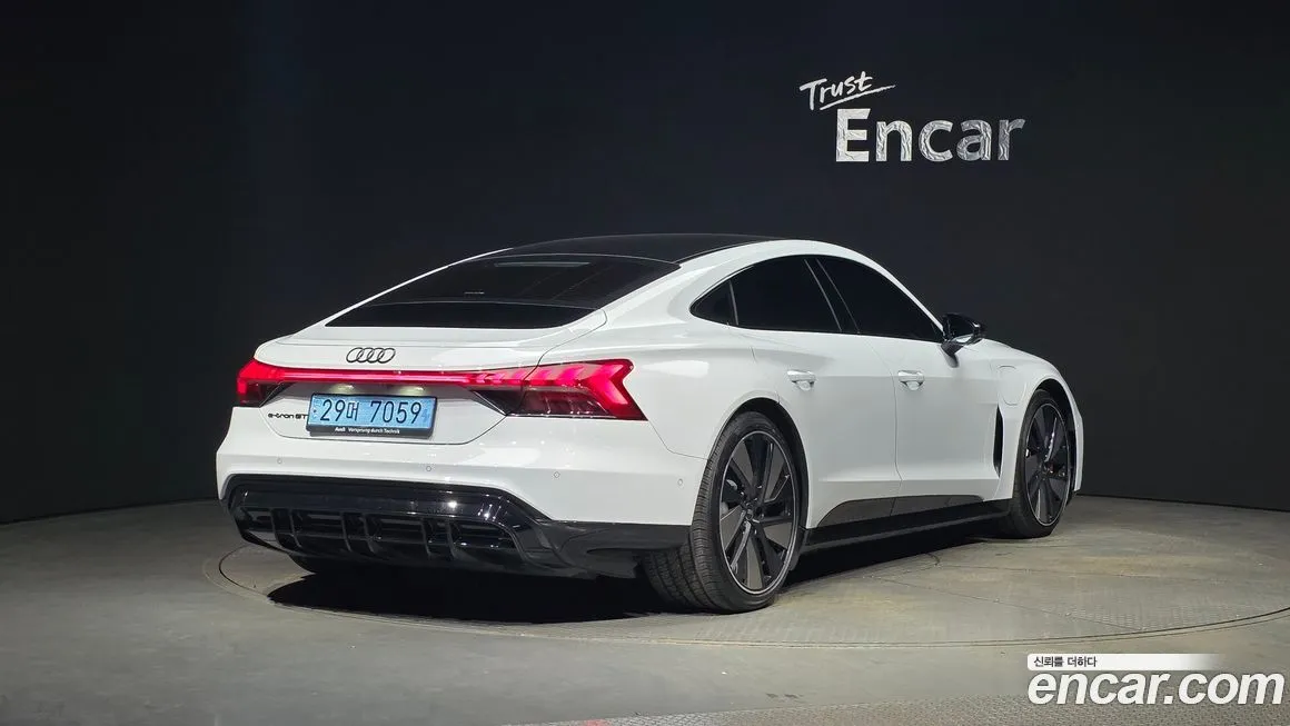 Audi e-tron GT 2023 из KR, фото 2