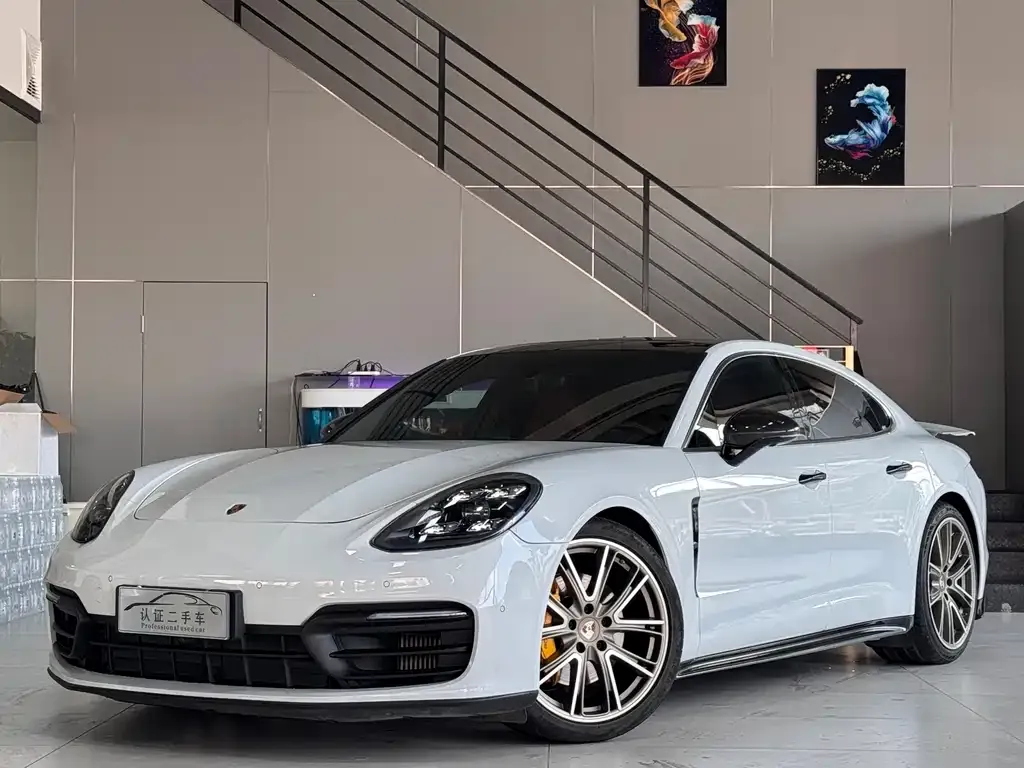 Porsche Panamera — фото 1