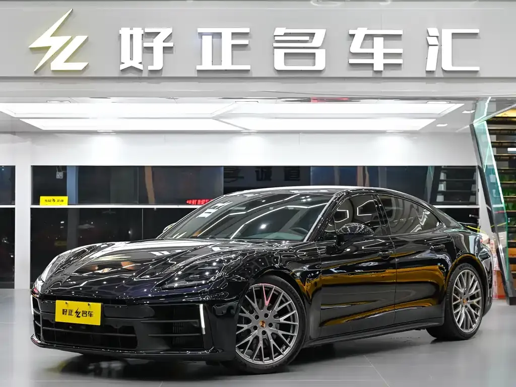 Porsche Panamera — фото 1