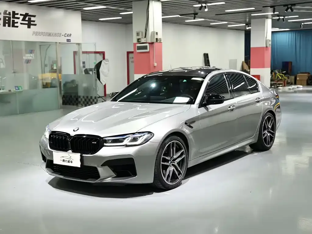 BMW M5 — фото 1