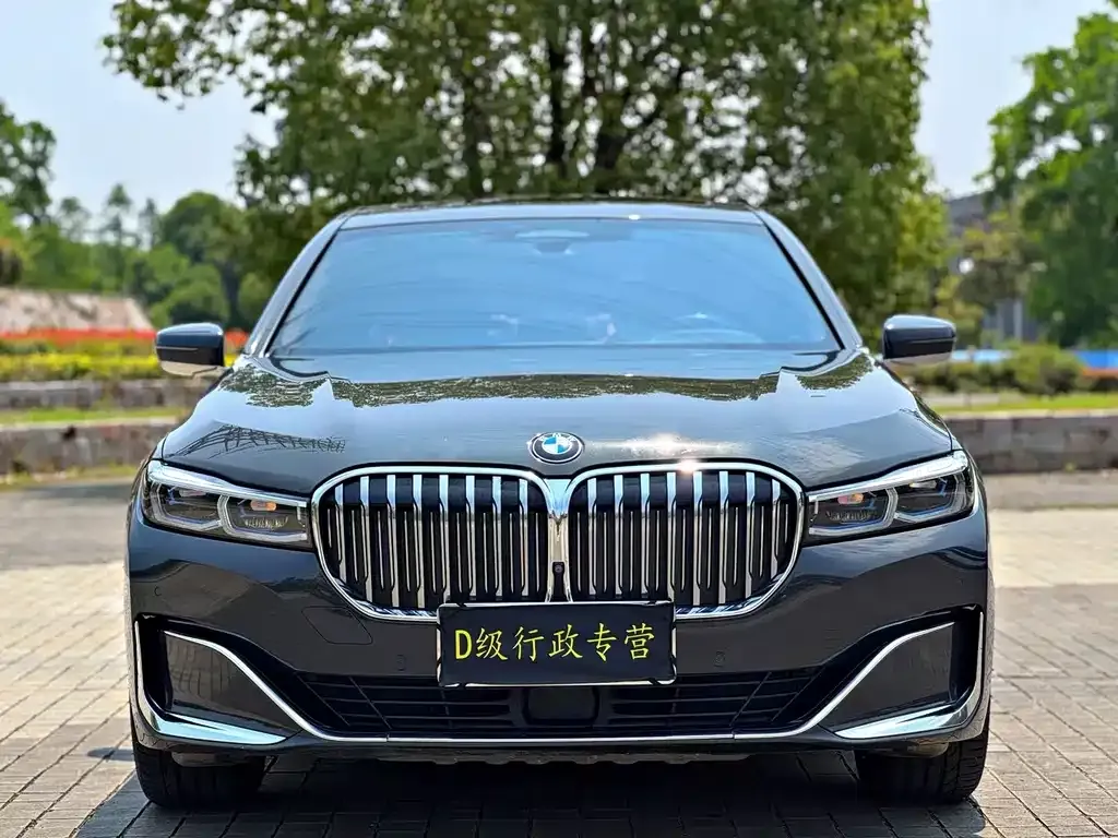 BMW 7 Series — фото 1