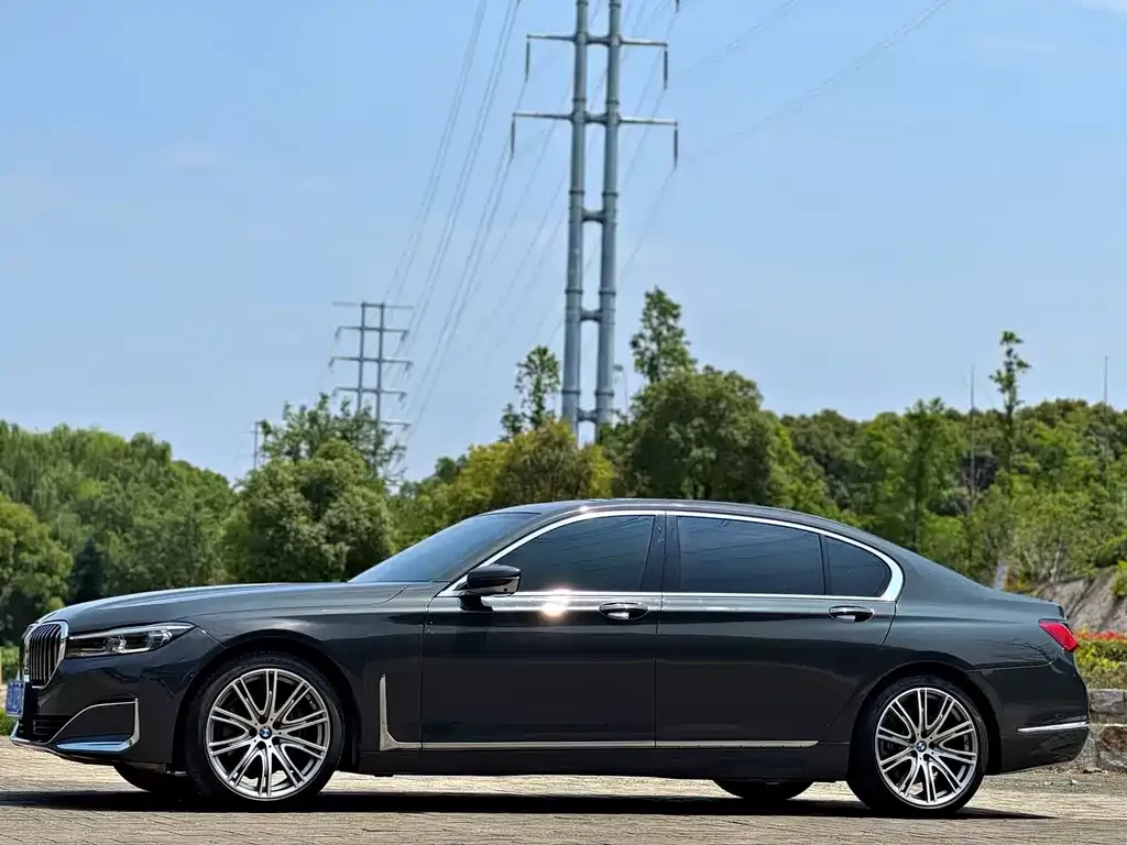 BMW 7 Series — фото 10