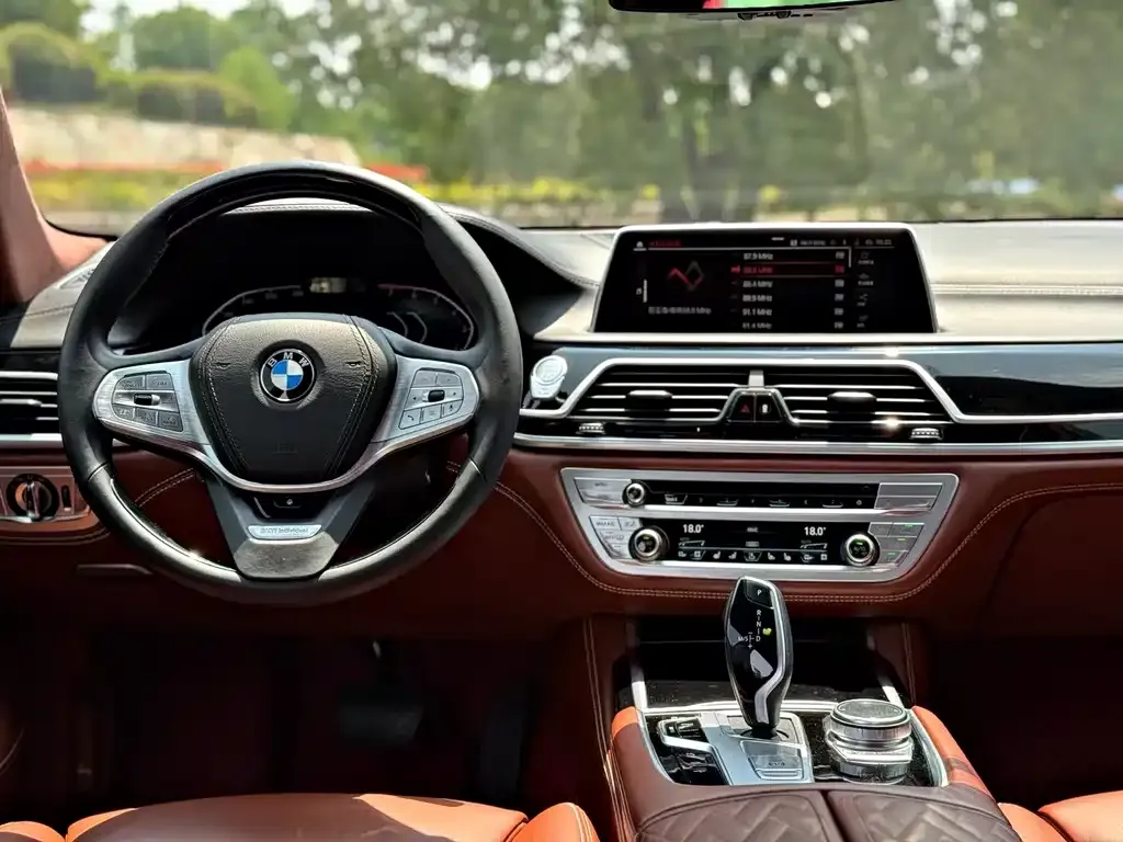 BMW 7 Series — фото 4