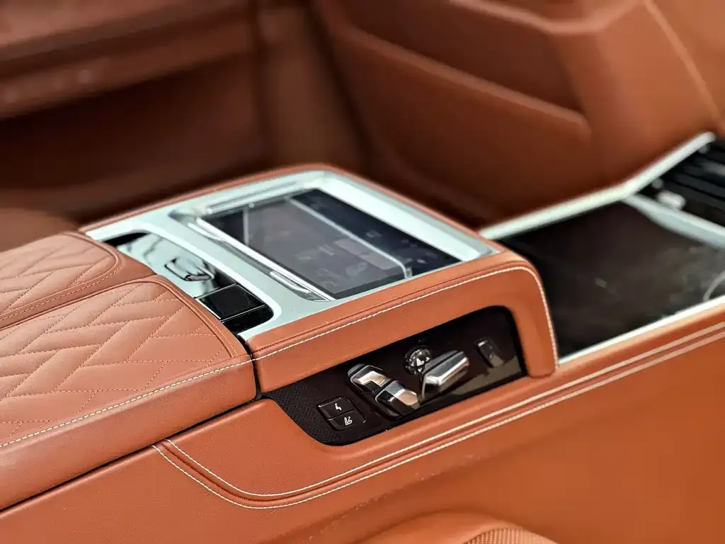 BMW 7 Series — фото 9