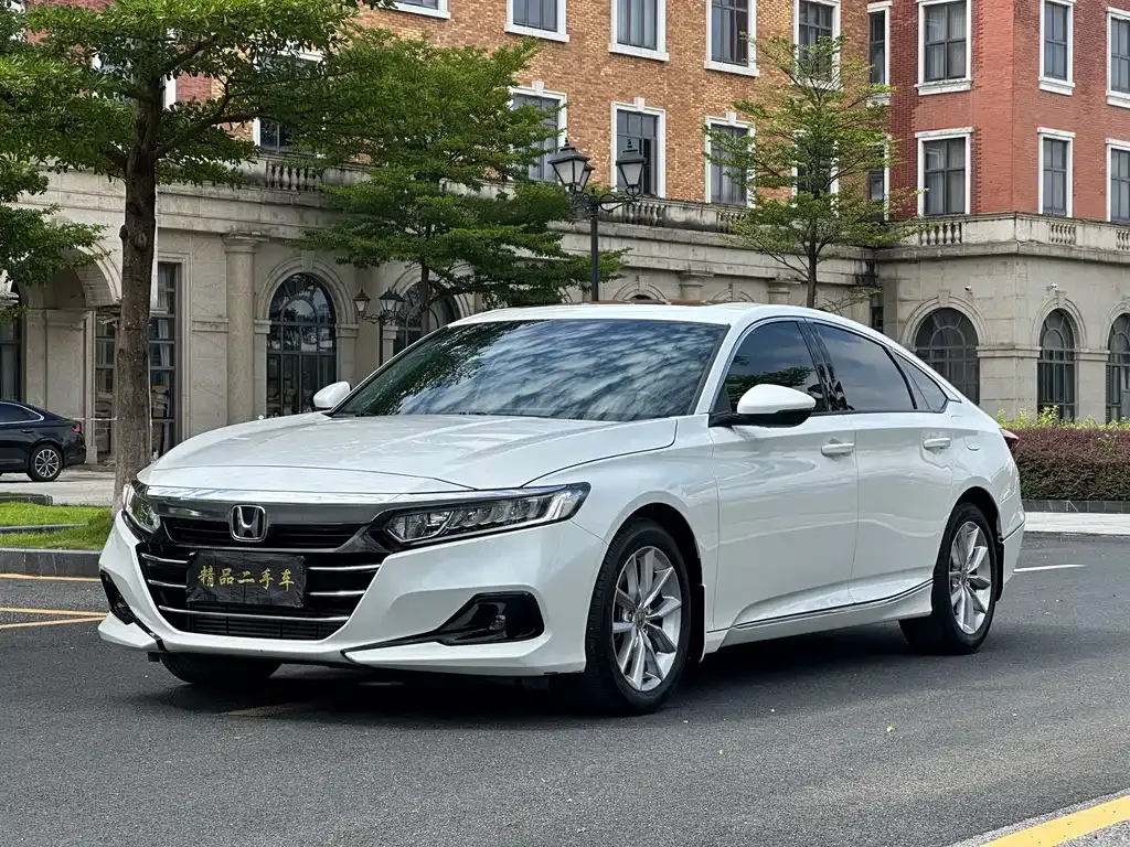 Honda Accord — фото 1