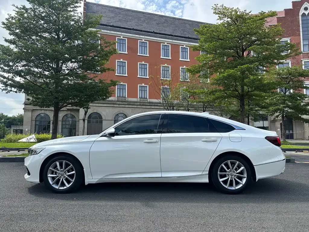 Honda Accord — фото 10