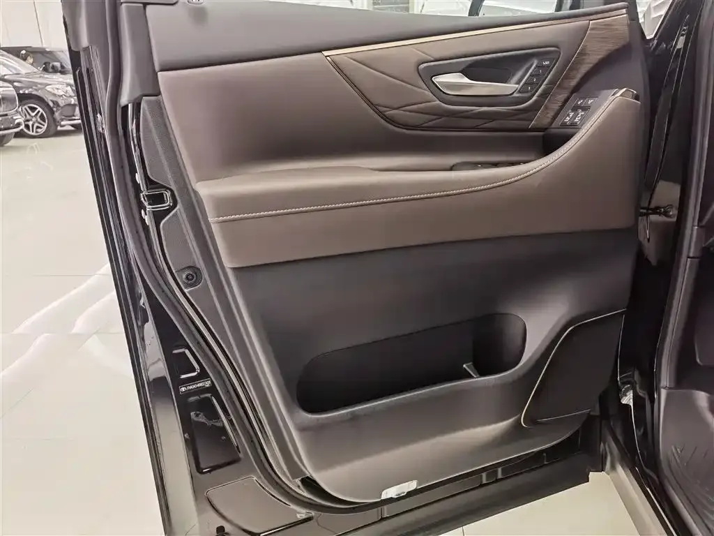 Toyota Vellfire 2024 из CN, фото 8