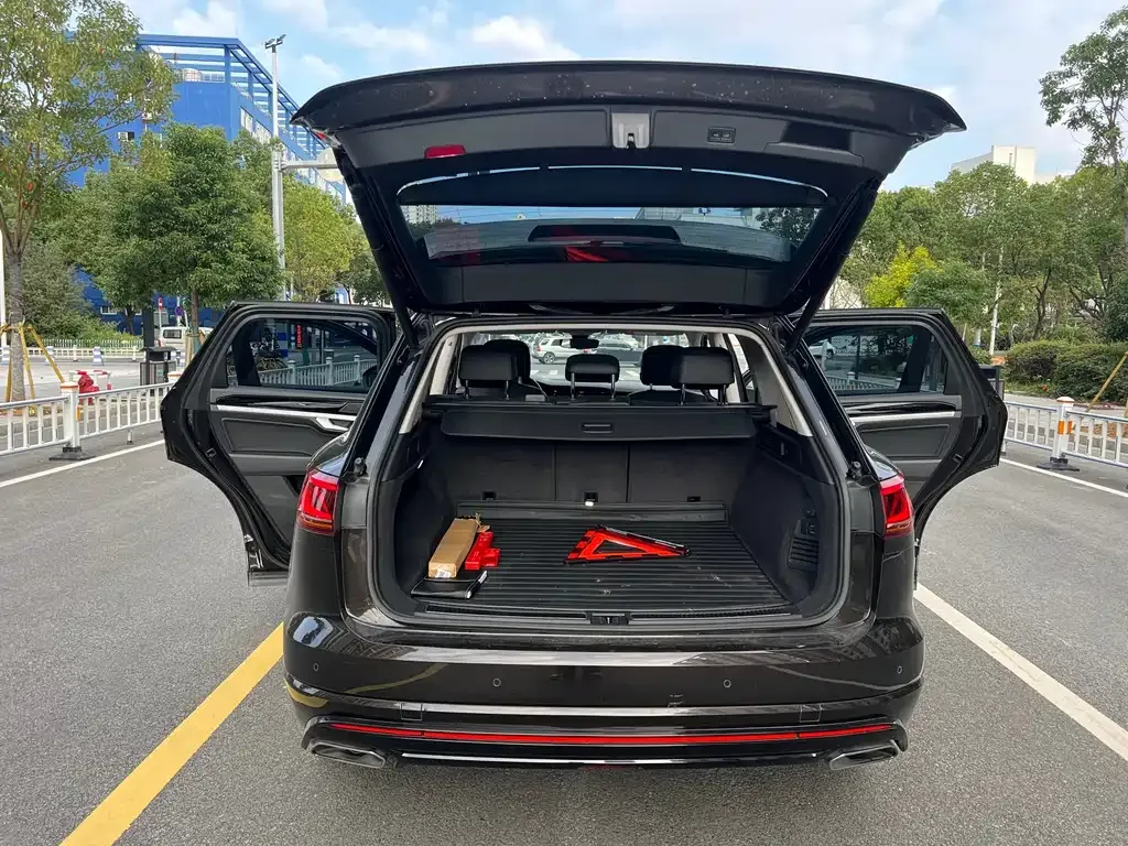 Volkswagen Touareg 2021 из CN, фото 10