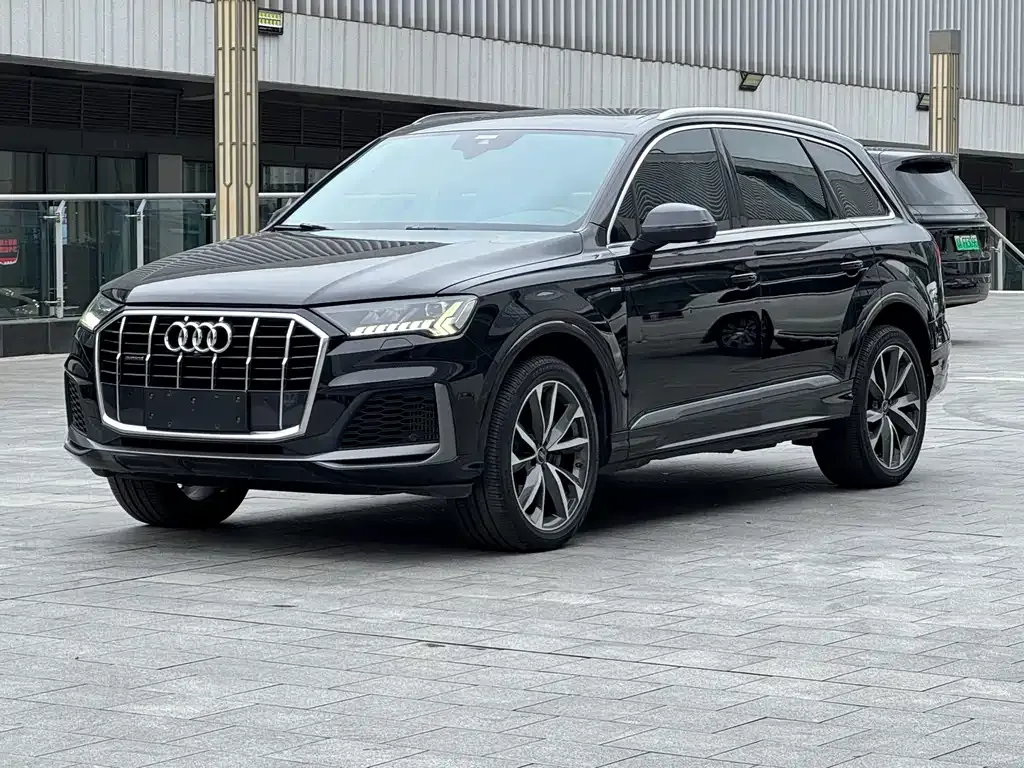 Audi Q7 — фото 1