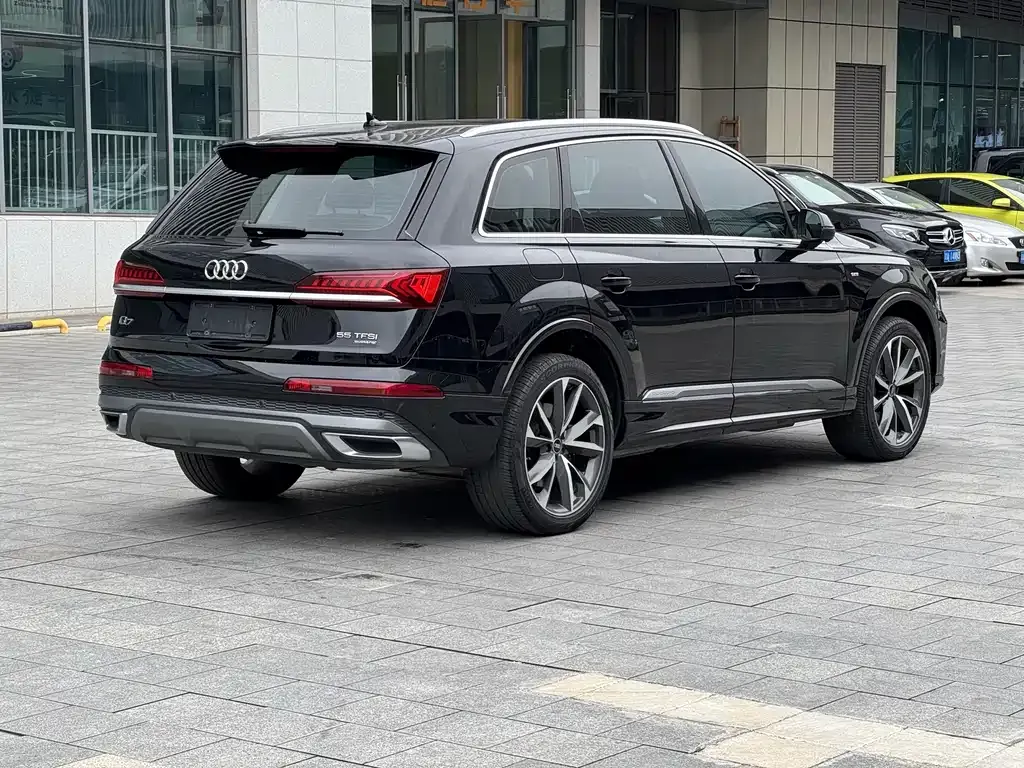 Audi Q7 — фото 3