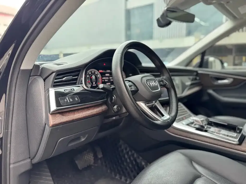 Audi Q7 — фото 8