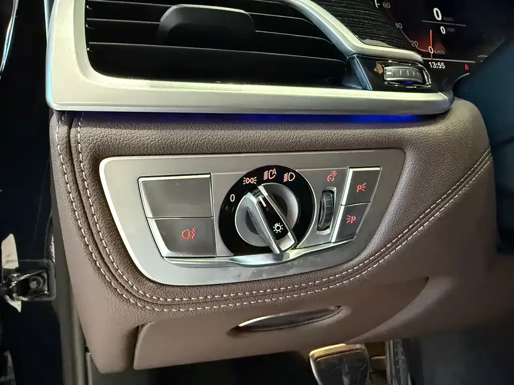 BMW 7 Series 2021 из CN, фото 9